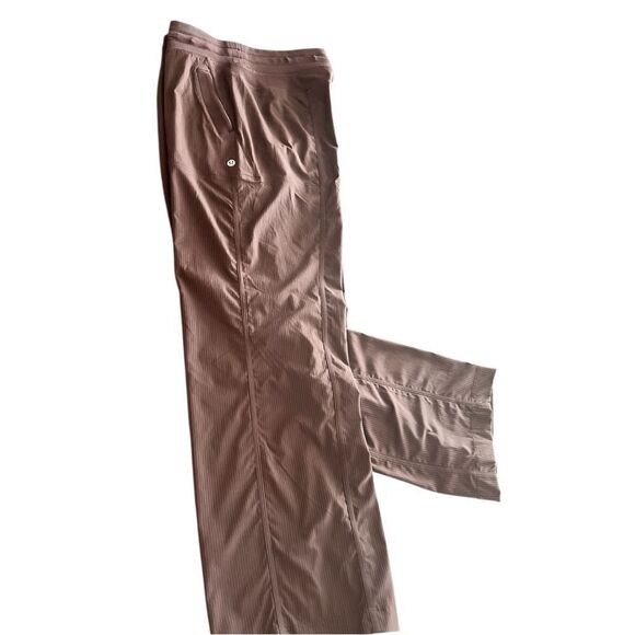Lululemon Tan Lightweight Athelic with Subtle Sheen size L - Picture 1 of 8